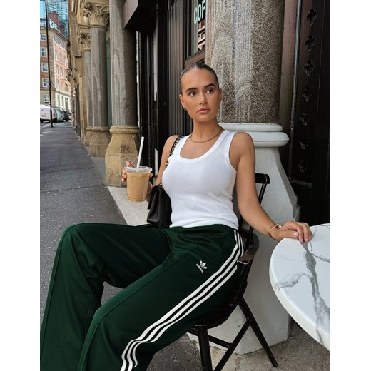 ADIDAS SPODNIE ADICOLOR CLASSIC TRACK PANT ze sklepu JD Sports  w kategorii Spodnie damskie - zdjęcie 185981573