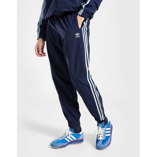 ADIDAS SPODNIE WOVEN FBIRD TP ze sklepu JD Sports  w kategorii Spodnie męskie - zdjęcie 185985464