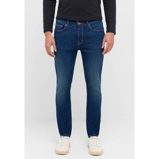 Męskie Spodnie Jeansowe Mustang Style Frisco Skinny Denim Blue 1016793 5000 803 ze sklepu YouNeedit.pl w kategorii Jeansy męskie - zdjęcie 185988213