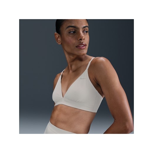 Damski stanik sportowy z trójkątnymi miękkimi miseczkami zapewniający lekkie wsparcie Nike Form - Brązowy ze sklepu Nike poland w kategorii Biustonosze - zdjęcie 185994674