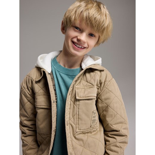 Reserved - Pikowana kurtka z kapturem - beżowy ze sklepu Reserved w kategorii Kurtki chłopięce - zdjęcie 185999000