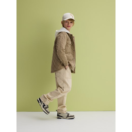 Reserved - Spodnie z kontrastowymi przeszyciami - złamana biel ze sklepu Reserved w kategorii Spodnie chłopięce - zdjęcie 185999302