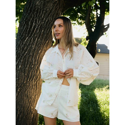 Reserved - Ażurowe szorty z haftem - biały ze sklepu Reserved w kategorii Szorty - zdjęcie 185999551