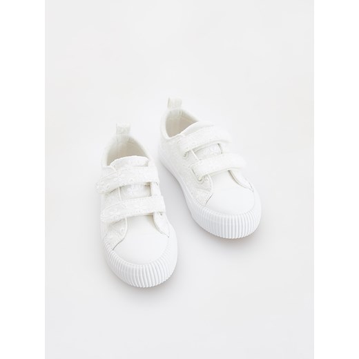 Reserved - Haftowane trampki - biały ze sklepu Reserved w kategorii Trampki dziecięce - zdjęcie 186001802