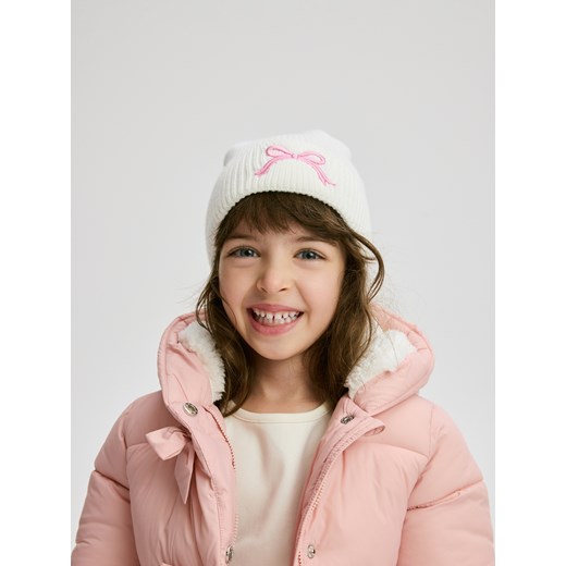 Reserved - Czapka z haftem - złamana biel ze sklepu Reserved w kategorii Czapki dziecięce - zdjęcie 186002494