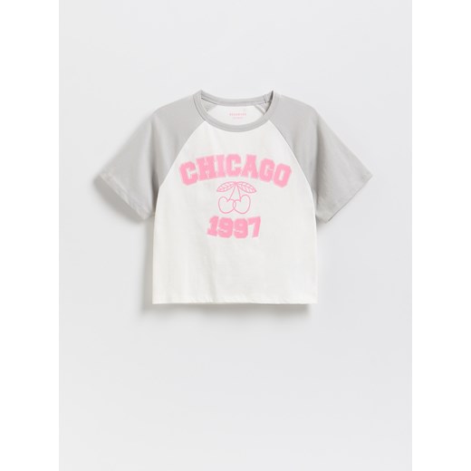 Reserved - Krótki t-shirt z nadrukiem - jasnoszary Reserved 146/152 (10-11 lat) promocyjna cena Reserved