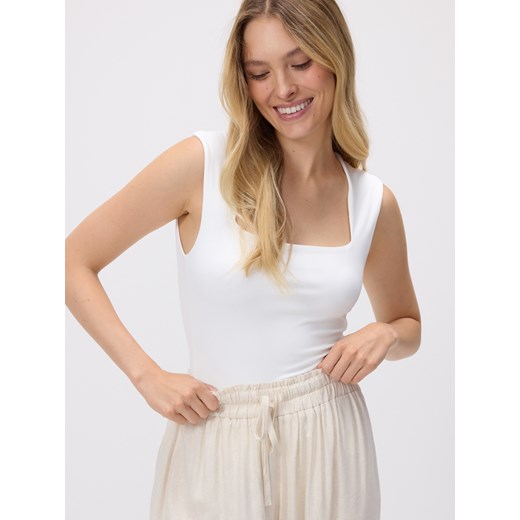 Reserved - Body z dekoltem karo - biały ze sklepu Reserved w kategorii Bluzki damskie - zdjęcie 186003674