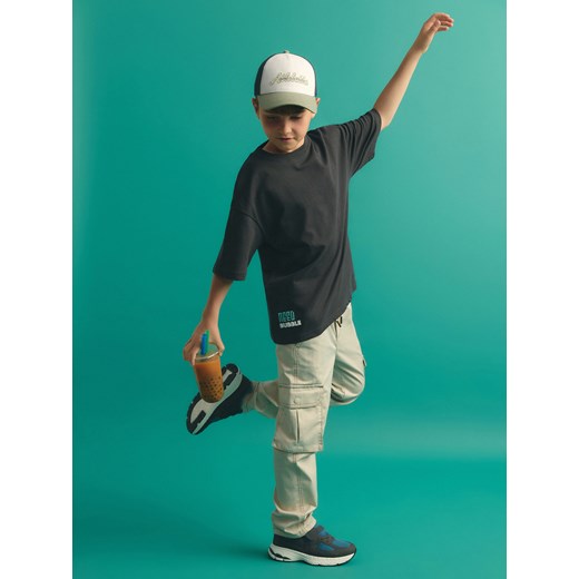 Reserved - Bawełniany t-shirt z nadrukiem - ciemnoszary ze sklepu Reserved w kategorii T-shirty chłopięce - zdjęcie 186005052