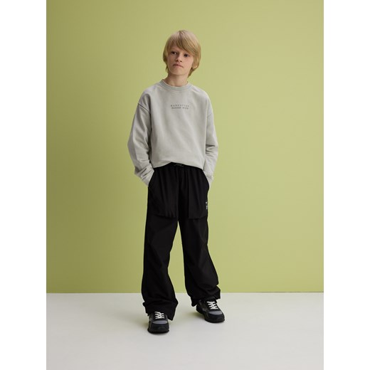 Reserved - Spodnie cargo z zakładkami - czarny ze sklepu Reserved w kategorii Spodnie chłopięce - zdjęcie 186006554