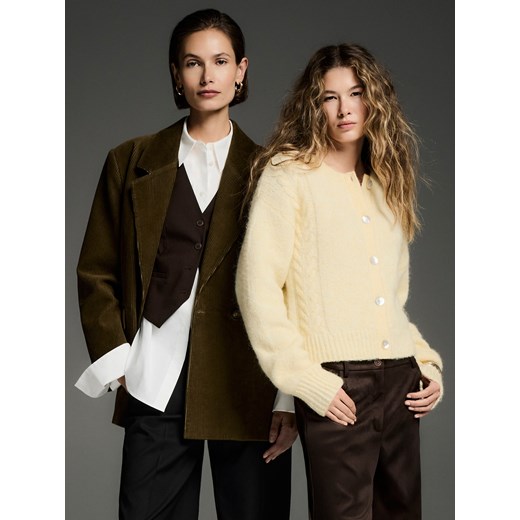 Reserved - Sztruksowa marynarka dwurzędowa - oliwkowy ze sklepu Reserved w kategorii Marynarki damskie - zdjęcie 186007140