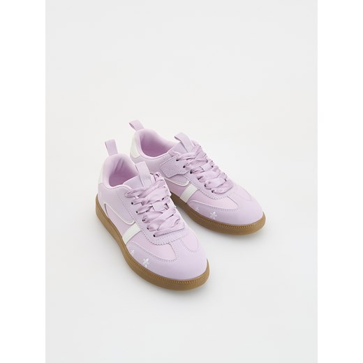Reserved - Trampki z imitacji skóry - lawendowy ze sklepu Reserved w kategorii Trampki dziecięce - zdjęcie 186010184