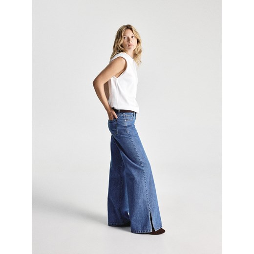 Reserved - T-shirt z poduszkami na ramionach - biały ze sklepu Reserved w kategorii Bluzki damskie - zdjęcie 186010393