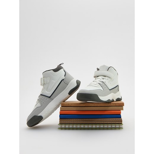 Reserved - Sneakersy z rzepami - jasnoszary ze sklepu Reserved w kategorii Buty sportowe dziecięce - zdjęcie 186010994