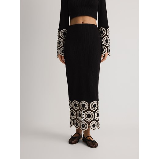 Reserved - Dzianinowa spódnica z haftem - czarny ze sklepu Reserved w kategorii Spódnice - zdjęcie 186012422
