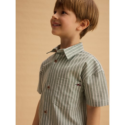 Reserved - Bawełniana koszula z krótkim rękawem - ciemnozielony ze sklepu Reserved w kategorii Koszule chłopięce - zdjęcie 186012670