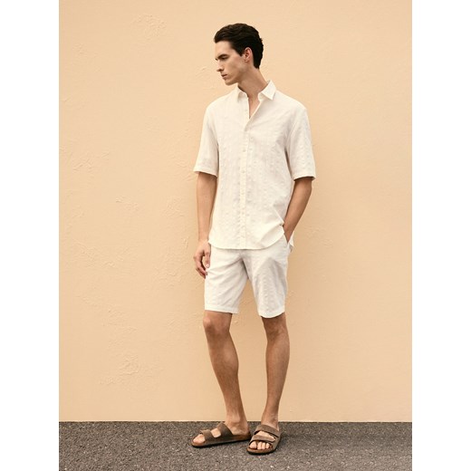 Reserved - Szorty regular z dodatkiem lnu - biały ze sklepu Reserved w kategorii Spodenki męskie - zdjęcie 186026411