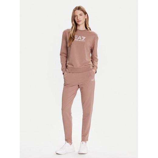 EA7 Emporio Armani Dres 7W000115 AF13135 U6108 Brązowy Regular Fit ze sklepu MODIVO w kategorii Dresy damskie - zdjęcie 186028951