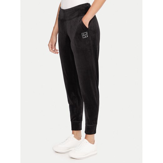 DKNY Sport Spodnie dresowe DP5P3710 Czarny Regular Fit ze sklepu MODIVO w kategorii Spodnie damskie - zdjęcie 186029761