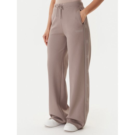 Guess Spodnie dresowe V5BB12 KCX22 Beżowy Wide Leg ze sklepu MODIVO w kategorii Spodnie damskie - zdjęcie 186029921