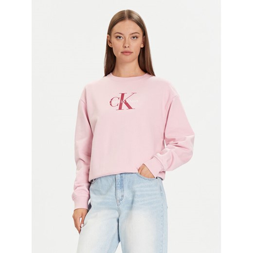 Calvin Klein Jeans Bluza Monologo LV047B234G Różowy Relaxed Fit ze sklepu MODIVO w kategorii Bluzy damskie - zdjęcie 186030870