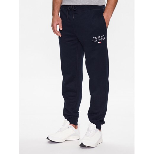Tommy Hilfiger Spodnie dresowe UM0UM02880 Granatowy Regular Fit ze sklepu MODIVO w kategorii Spodnie męskie - zdjęcie 186031532