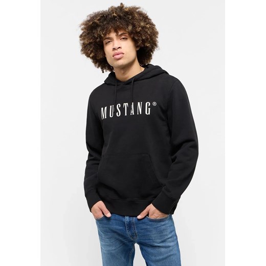 Męska bluza nierozpinana Mustang Style Bronson Black 1014687 4142 - id: 47610 - marki Mustang - 186057962 Męska bluza nierozpinana Mustang Style Bronson Black 1014687 4142 ze sklepu YouNeedit.pl w kategorii Bluzy męskie - zdjęcie 186057962