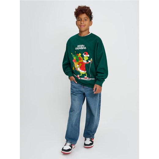 Sinsay - Bluza crewneck z nadrukiem Grinch - green spruce - id: 026GA-75X - marki Sinsay - 186081750 Sinsay - Bluza crewneck z nadrukiem Grinch - green spruce ze sklepu Sinsay w kategorii Bluzy chłopięce - zdjęcie 186081750