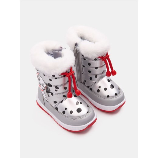 Sinsay - Ocieplane śniegowce z elastycznym ściągaczem 101 Dalmatians - srebrny - id: 223FA-SLV - marki Sinsay - 186082292 Sinsay - Ocieplane śniegowce z elastycznym ściągaczem 101 Dalmatians - srebrny ze sklepu Sinsay w kategorii Buty zimowe dziecięce - zdjęcie 186082292