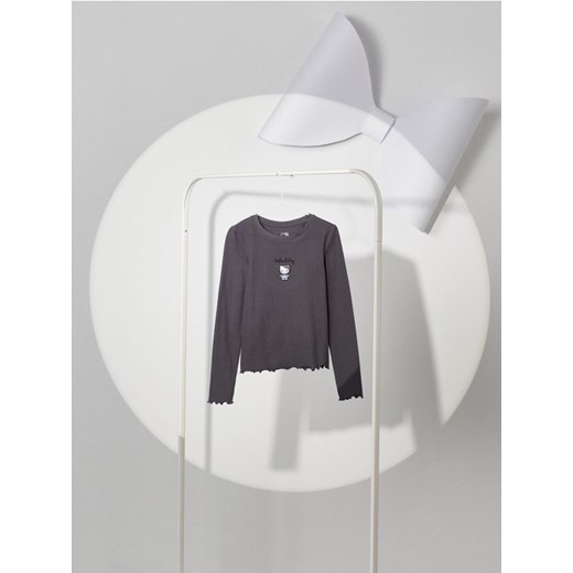 Sinsay - Bluzka z długim rękawem Hello Kitty - szary - id: 513FV-86X - marki Sinsay - 186083002 Sinsay - Bluzka z długim rękawem Hello Kitty - szary ze sklepu Sinsay w kategorii Bluzki dziewczęce - zdjęcie 186083002