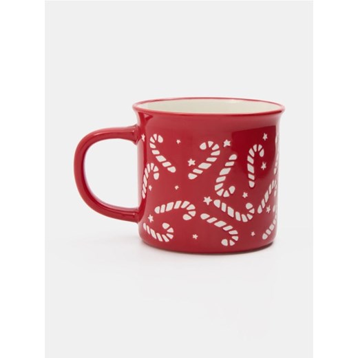 Sinsay - Ceramiczny kubek z uchem z motywem laski cukrowej - czerwony - id: 558ES-33X - marki Sinsay - 186083092 Sinsay - Ceramiczny kubek z uchem z motywem laski cukrowej - czerwony ze sklepu Sinsay w kategorii Kubki - zdjęcie 186083092