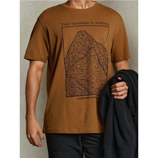 Sinsay - Bawełniana koszulka z nadrukiem - brązowy ze sklepu Sinsay w kategorii T-shirty męskie - zdjęcie 186083841