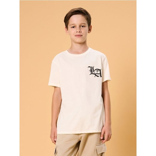 Sinsay - Bawełniana koszulka z nadrukiem - kremowy ze sklepu Sinsay w kategorii T-shirty chłopięce - zdjęcie 186084260