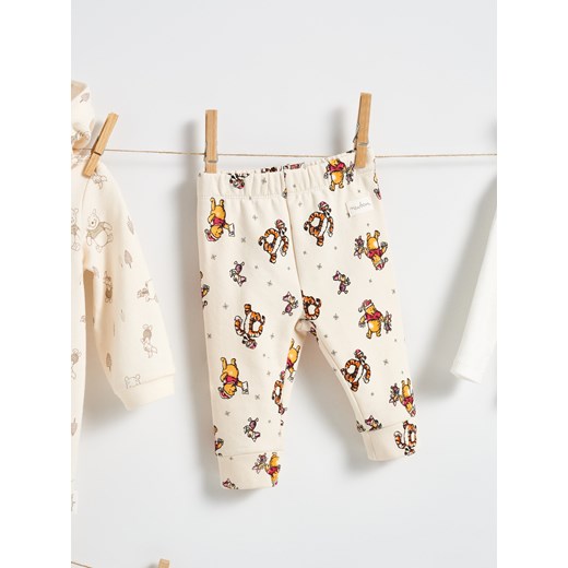 Sinsay - Spodnie z polarem w środku ze świątecznym motywem Winnie the Pooh - Sinsay 56 (Newborn) Sinsay