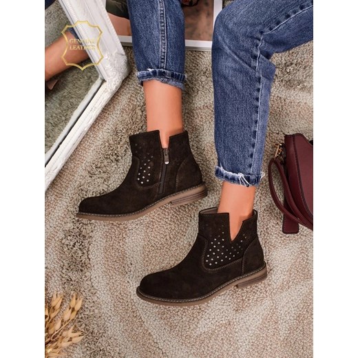 Botki Ariadne z naturalnego zamszu ciemnobrązowe, płaskie obcasy 3 cm ze sklepu royalfashion.pl w kategorii Botki - zdjęcie 186085583