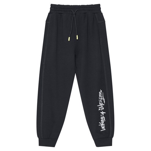 United Colors Of Benetton Spodnie dresowe 33NVCF06D Czarny Regular Fit ze sklepu MODIVO w kategorii Spodnie chłopięce - zdjęcie 186086852
