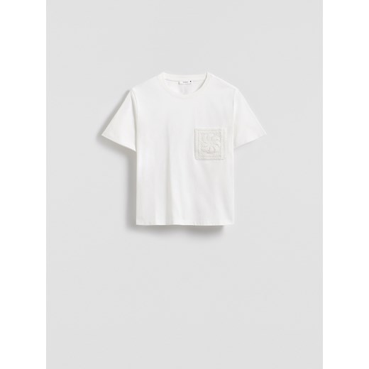 Reserved - T-shirt z ażurową kieszonką - złamana biel ze sklepu Reserved w kategorii Bluzki damskie - zdjęcie 186088632