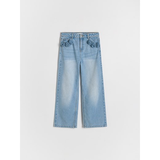 Reserved - Jeansy wide leg z kwiatową aplikacją - niebieski ze sklepu Reserved w kategorii Spodnie dziewczęce - zdjęcie 186089511