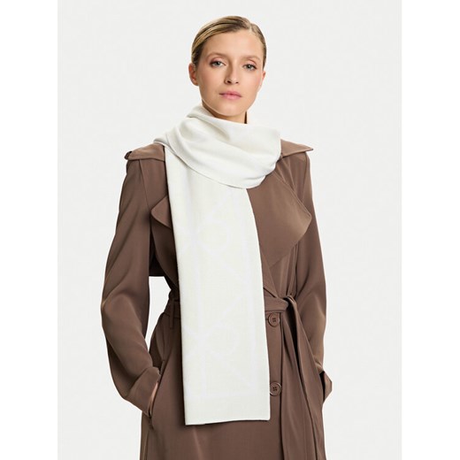 Szalik Calvin Klein Emblem Aop Jcq Fine Rib Scarf LV04D8051G Beżowy - id: 8721187252847 - marki Calvin Klein - 186100564 Szalik Calvin Klein Emblem Aop Jcq Fine Rib Scarf LV04D8051G Beżowy ze sklepu eobuwie.pl w kategorii Szaliki i chusty damskie - zdjęcie 186100564