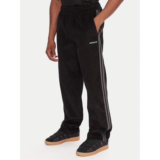 adidas Spodnie dresowe Corduroy JX3107 Czarny Regular Fit ze sklepu MODIVO w kategorii Spodnie męskie - zdjęcie 186125083