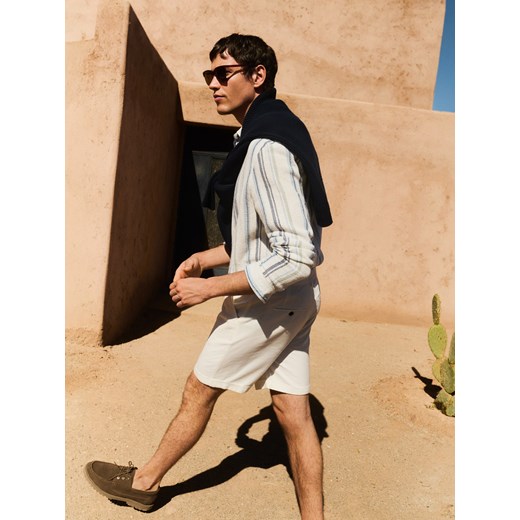 Reserved - Szorty chino regular - biały ze sklepu Reserved w kategorii Spodenki męskie - zdjęcie 186126492