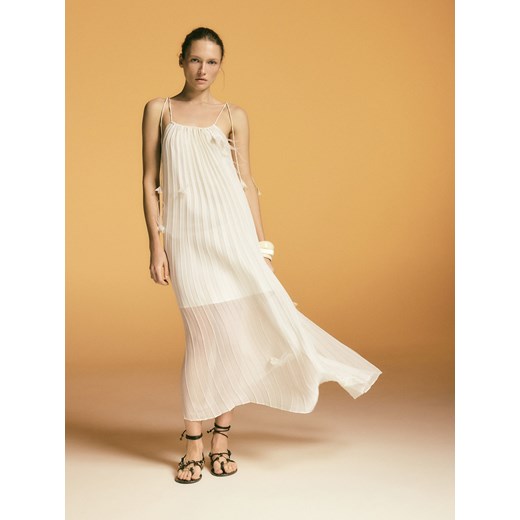 Reserved - Sukienka z kwiatową aplikacją - złamana biel ze sklepu Reserved w kategorii Sukienki - zdjęcie 186126620