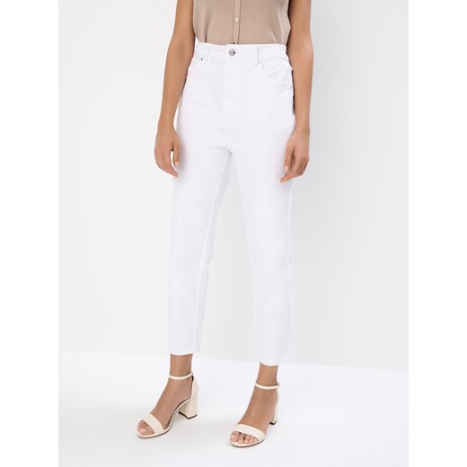 Mohito - Jeansy mom slim PETITE - biały ze sklepu Mohito w kategorii Jeansy damskie - zdjęcie 186127294