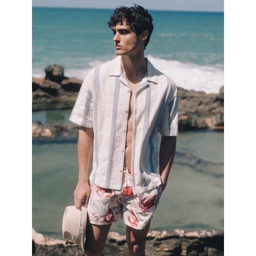 Reserved - Wzorzyste szorty plażowe - intenstywna czerwień - id: 124CT-29X - marki Reserved - 186134384 Reserved - Wzorzyste szorty plażowe - intenstywna czerwień ze sklepu Reserved w kategorii Kąpielówki - zdjęcie 186134384