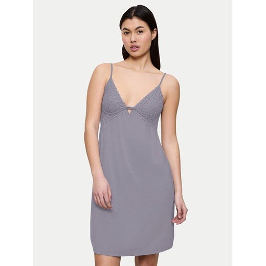 Triumph Koszula nocna Aura Spotlight 10225033 Szary Regular Fit ze sklepu MODIVO w kategorii Koszule nocne - zdjęcie 186140762