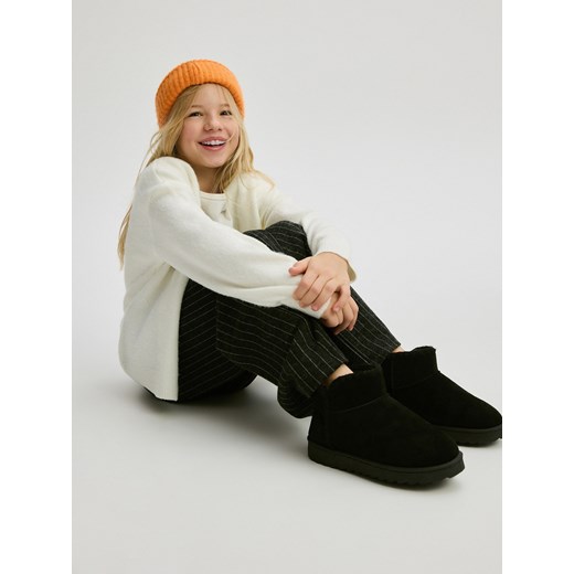 Reserved - Ocieplane botki z imitacji skóry - czarny Reserved 30 promocyjna cena Reserved