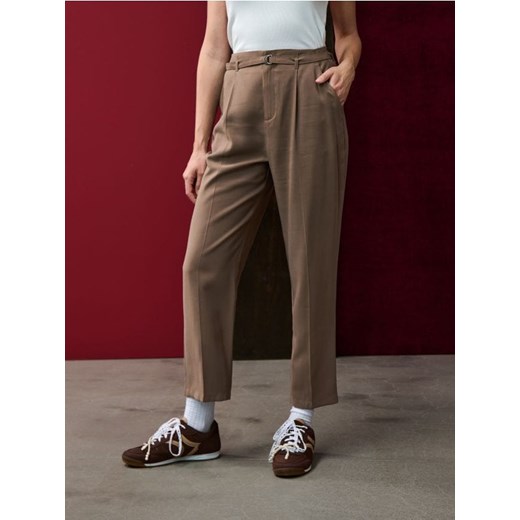 Sinsay - Spodnie carrot - beżowy ze sklepu Sinsay w kategorii Spodnie damskie - zdjęcie 186149242