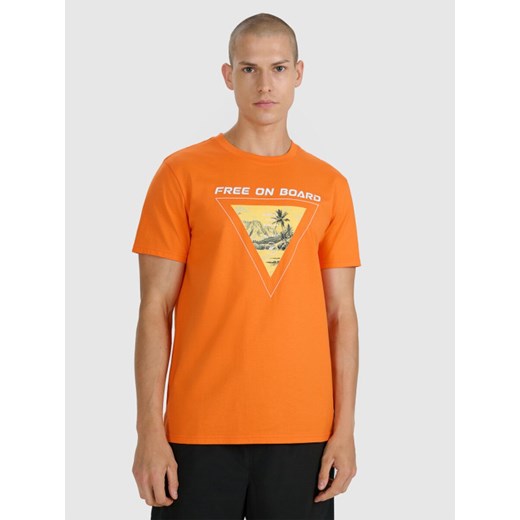 Męski t-shirt z nadrukiem 4F 4FRSS25TTSHM3155 - pomarańczowy ze sklepu Sportstylestory.com w kategorii T-shirty męskie - zdjęcie 186175042