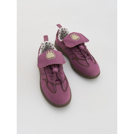 Reserved - Sneakersy Pusheen - brudny róż ze sklepu Reserved w kategorii Buty sportowe dziecięce - zdjęcie 186182113