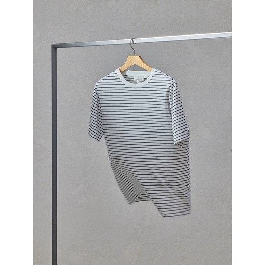 Reserved - T-shirt regular w paski - biały - id: 180EG-00P - marki Reserved - 186182301 Reserved - T-shirt regular w paski - biały ze sklepu Reserved w kategorii T-shirty męskie - zdjęcie 186182301