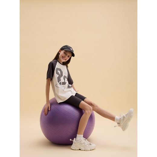 Reserved - Czapka z daszkiem Kuromi - czarny Reserved 9-13 lat wyprzedaż Reserved